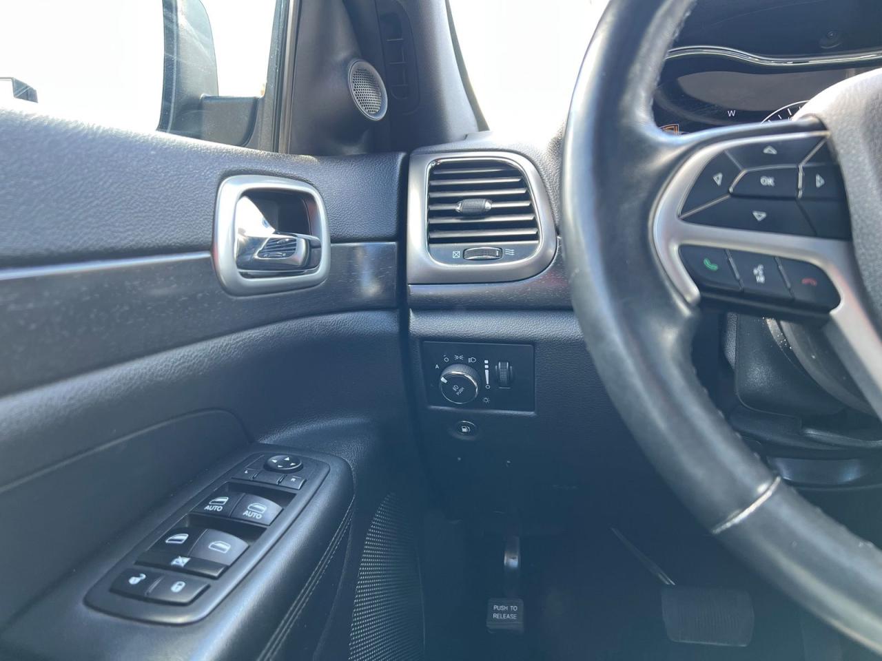 2018 Jeep Grand Cherokee LAREDO 4WD - Photo #25