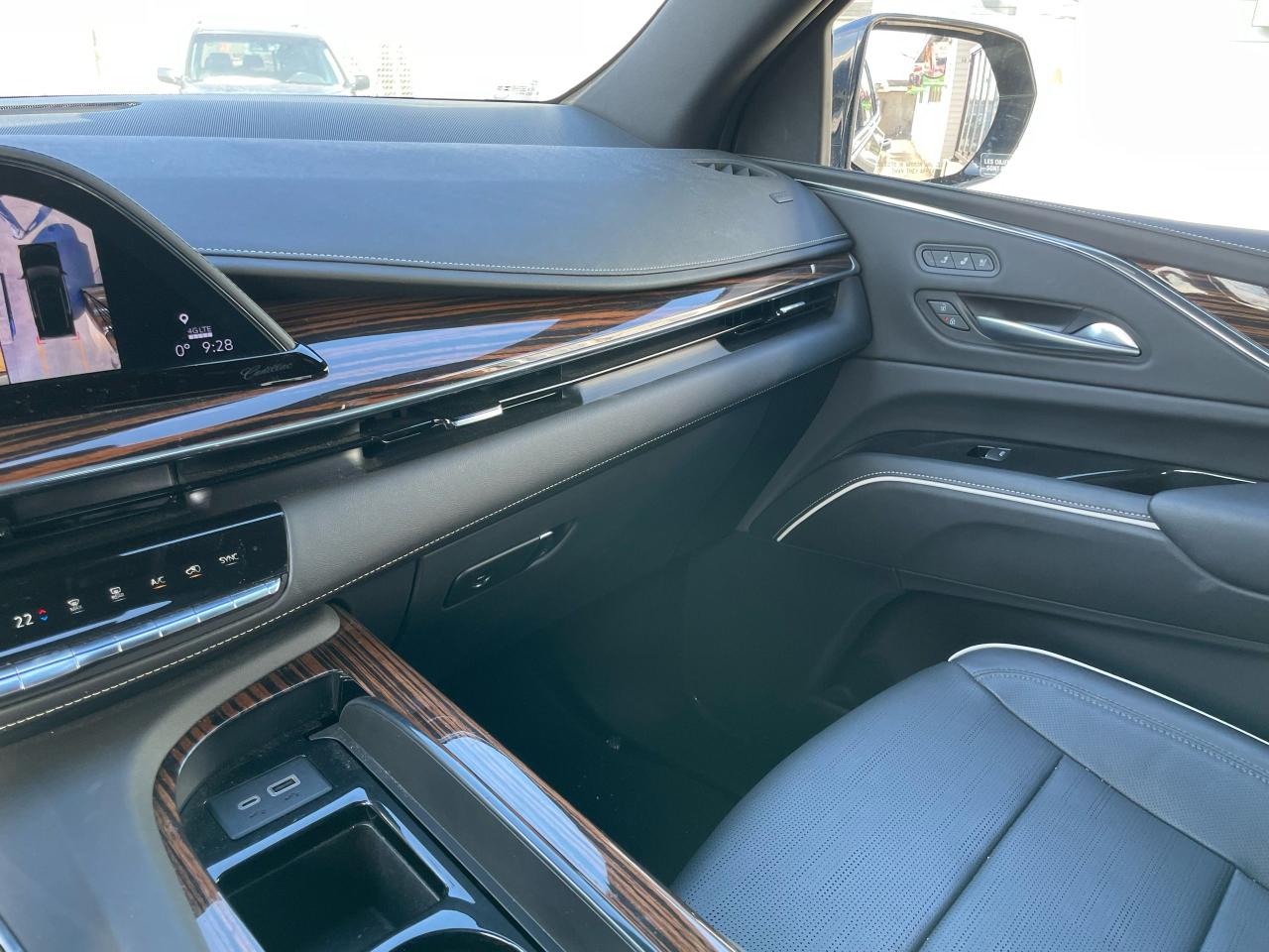 2023 Cadillac Escalade 4WD Premium Luxury - Photo #19