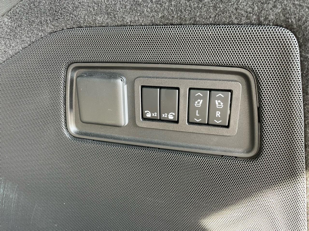 2023 Cadillac Escalade 4WD Premium Luxury - Photo #11