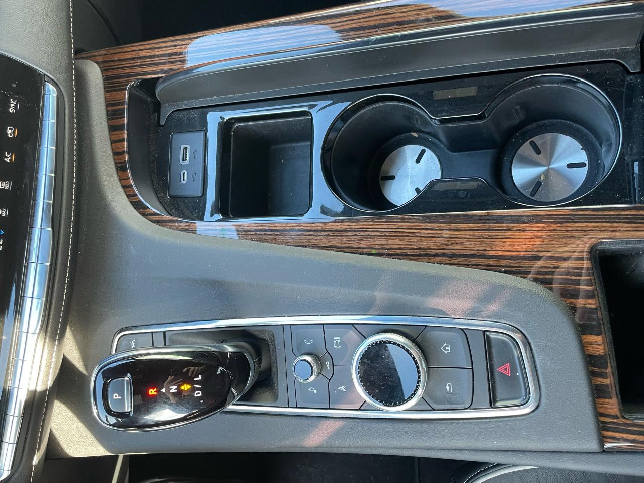 2023 Cadillac Escalade 4WD Premium Luxury - Photo #18