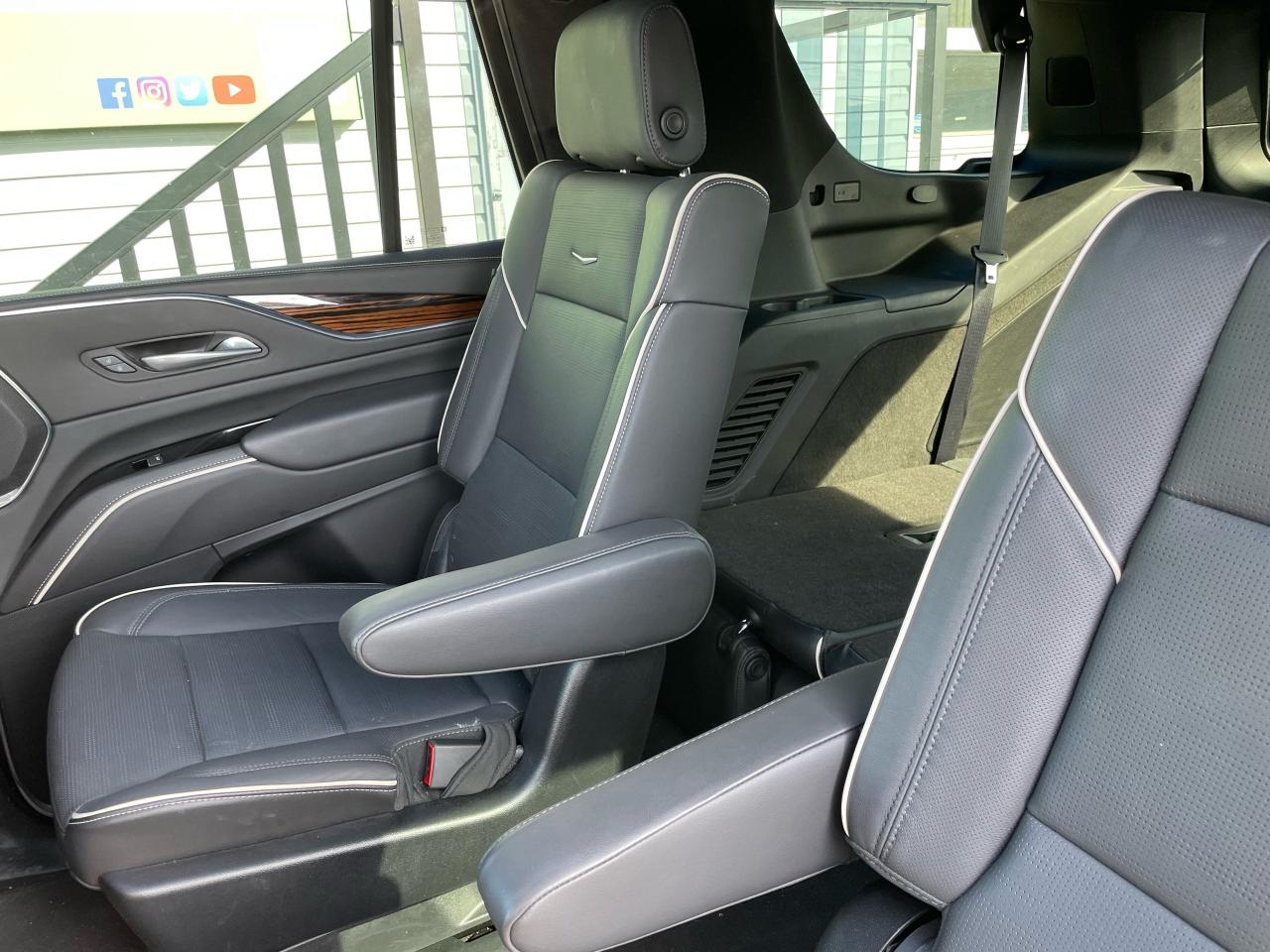 2023 Cadillac Escalade 4WD Premium Luxury - Photo #31