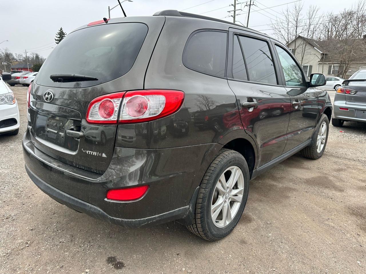 2011 Hyundai Santa Fe GL Premium - Photo #4