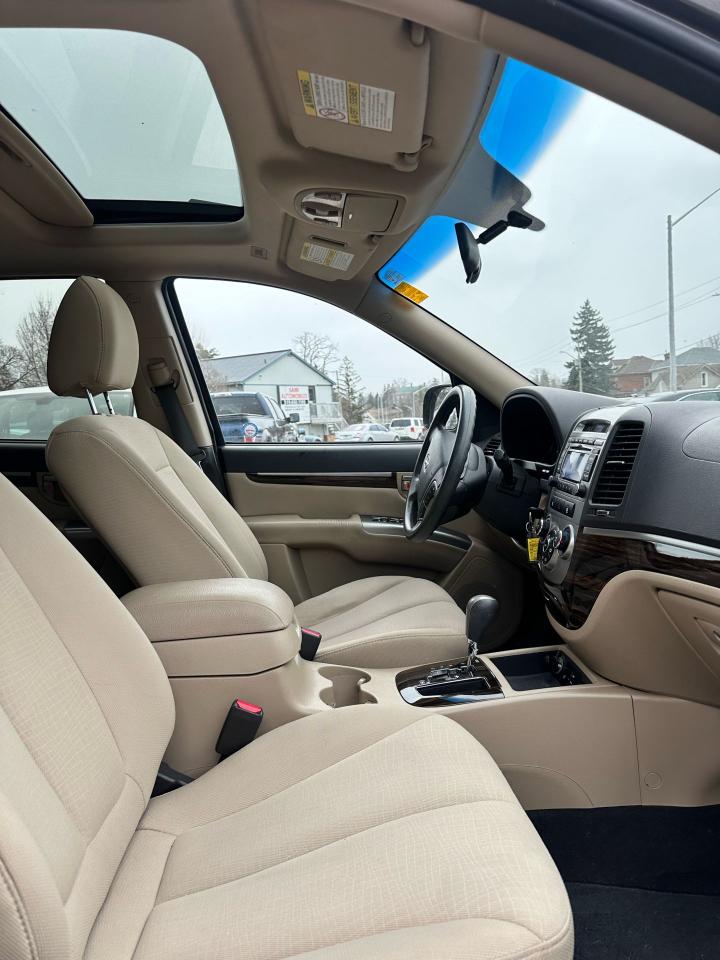 2011 Hyundai Santa Fe GL Premium - Photo #7