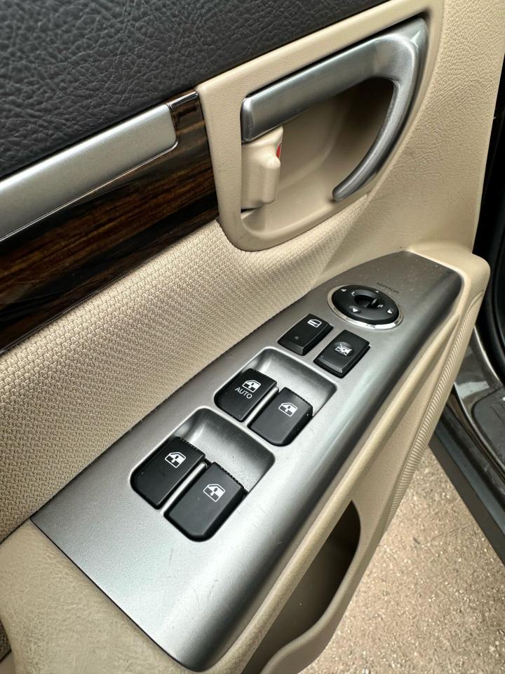2011 Hyundai Santa Fe GL Premium - Photo #9