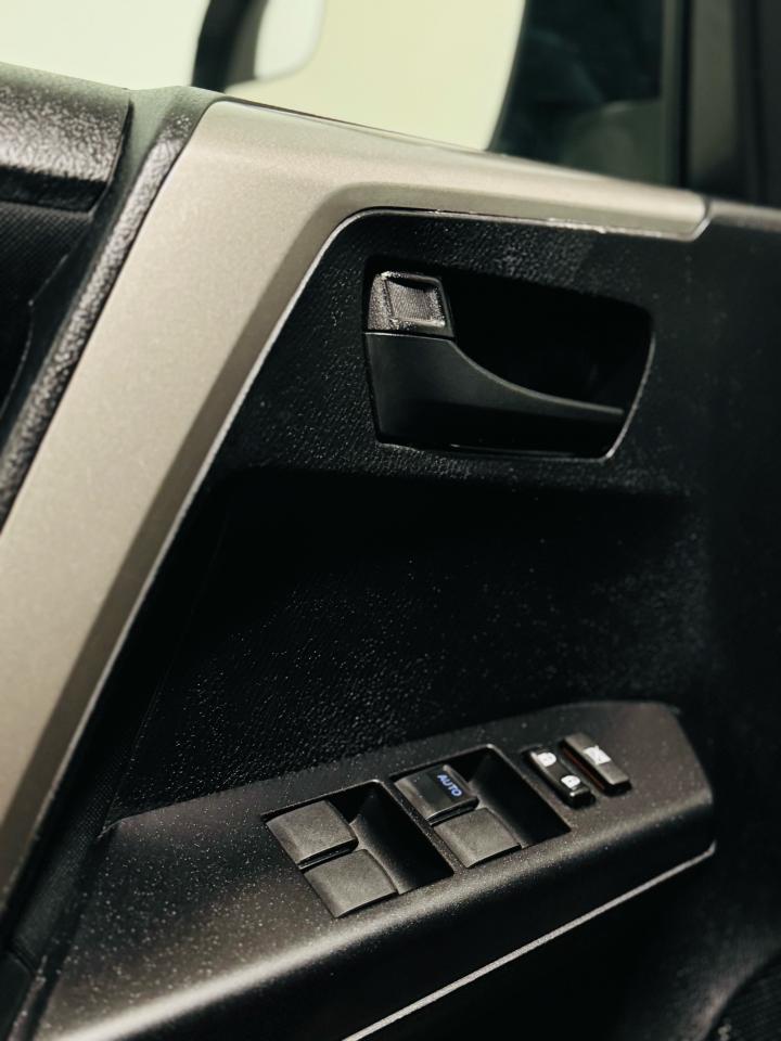 2018 Toyota RAV4 LE AWD - Photo #9