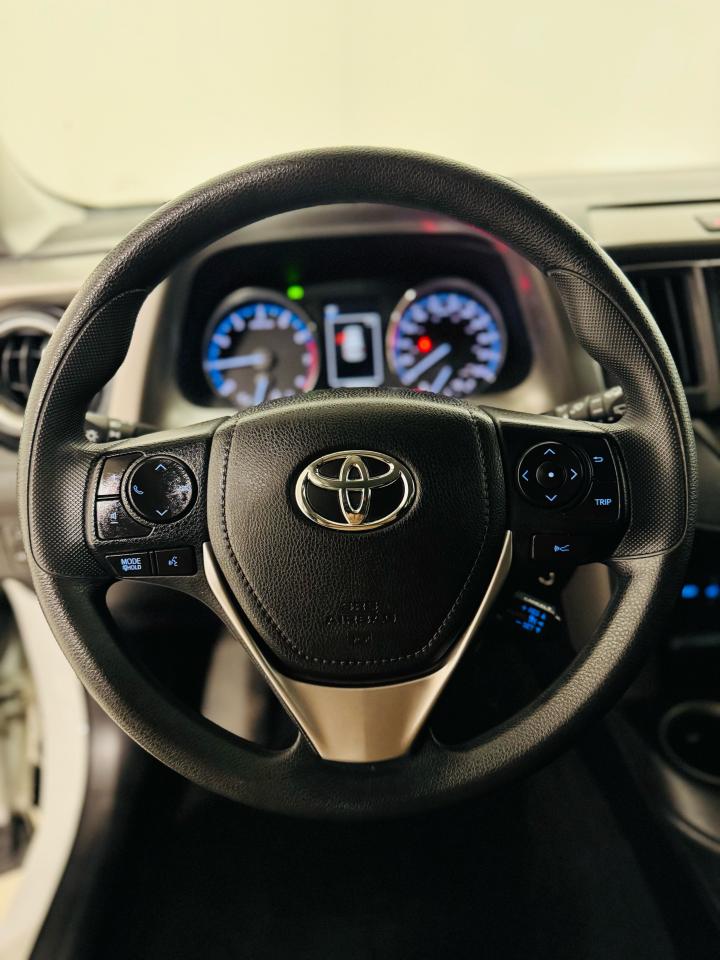 2018 Toyota RAV4 LE AWD - Photo #10