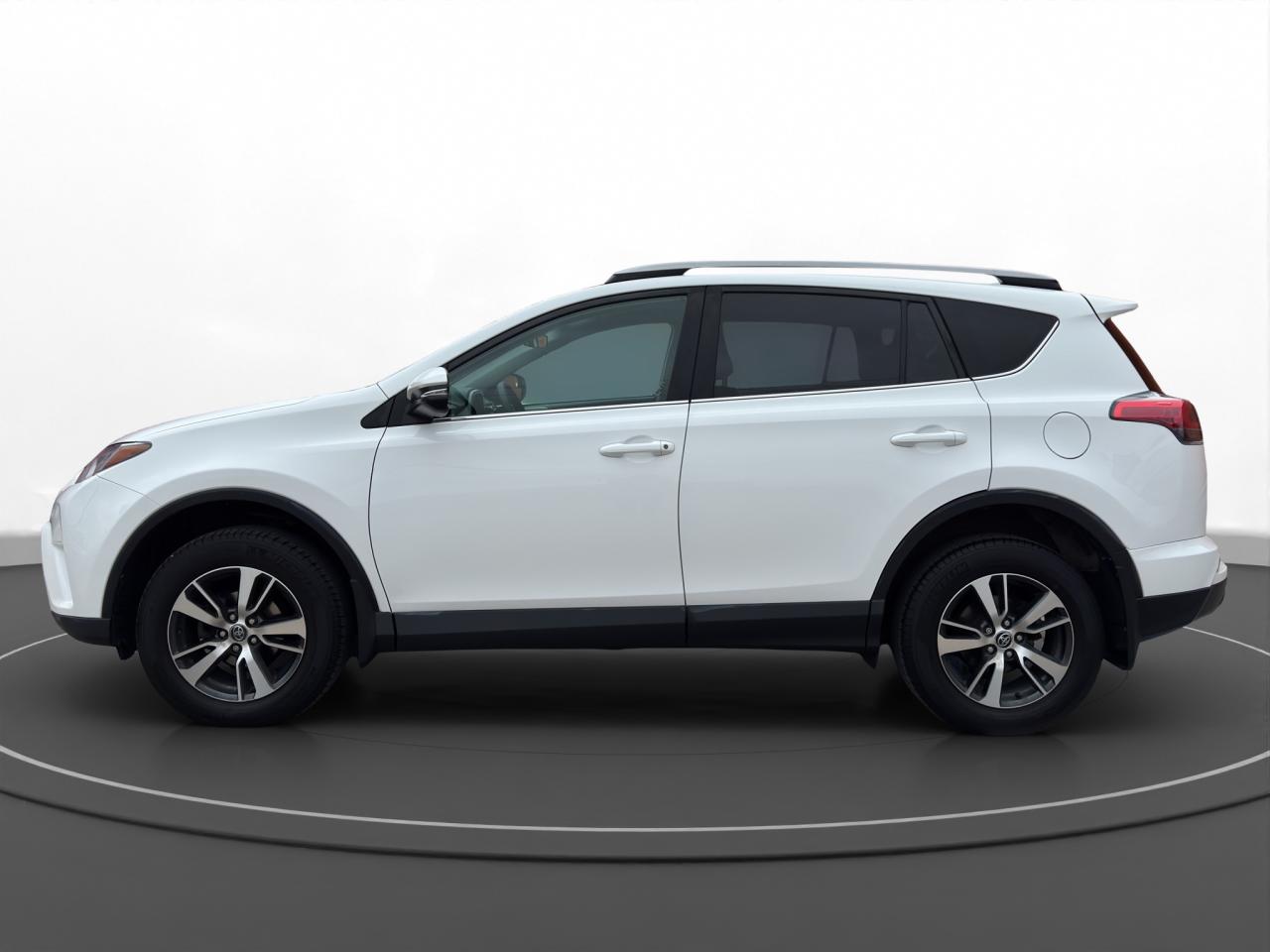 2018 Toyota RAV4 LE AWD - Photo #4