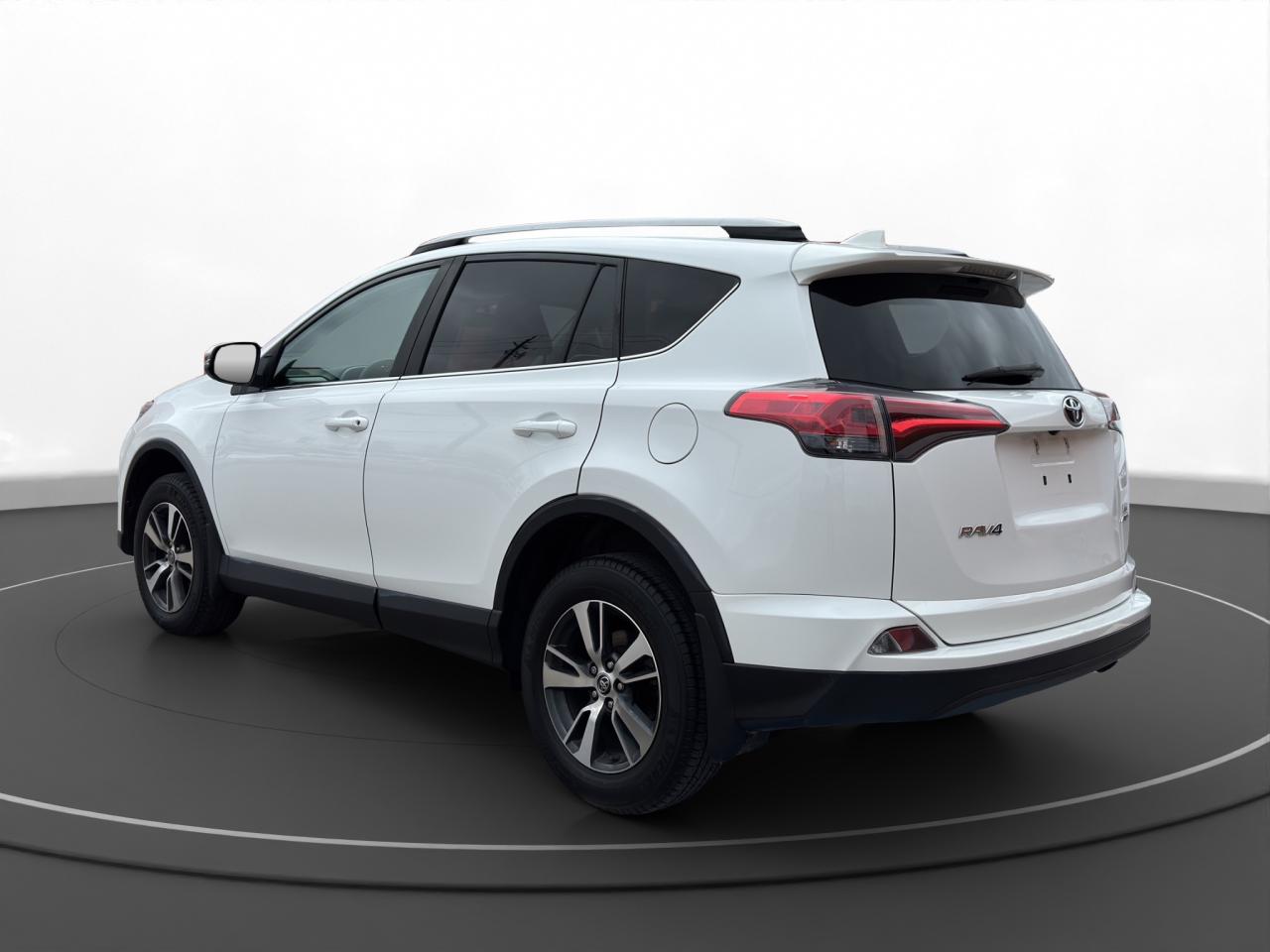 2018 Toyota RAV4 LE AWD - Photo #7