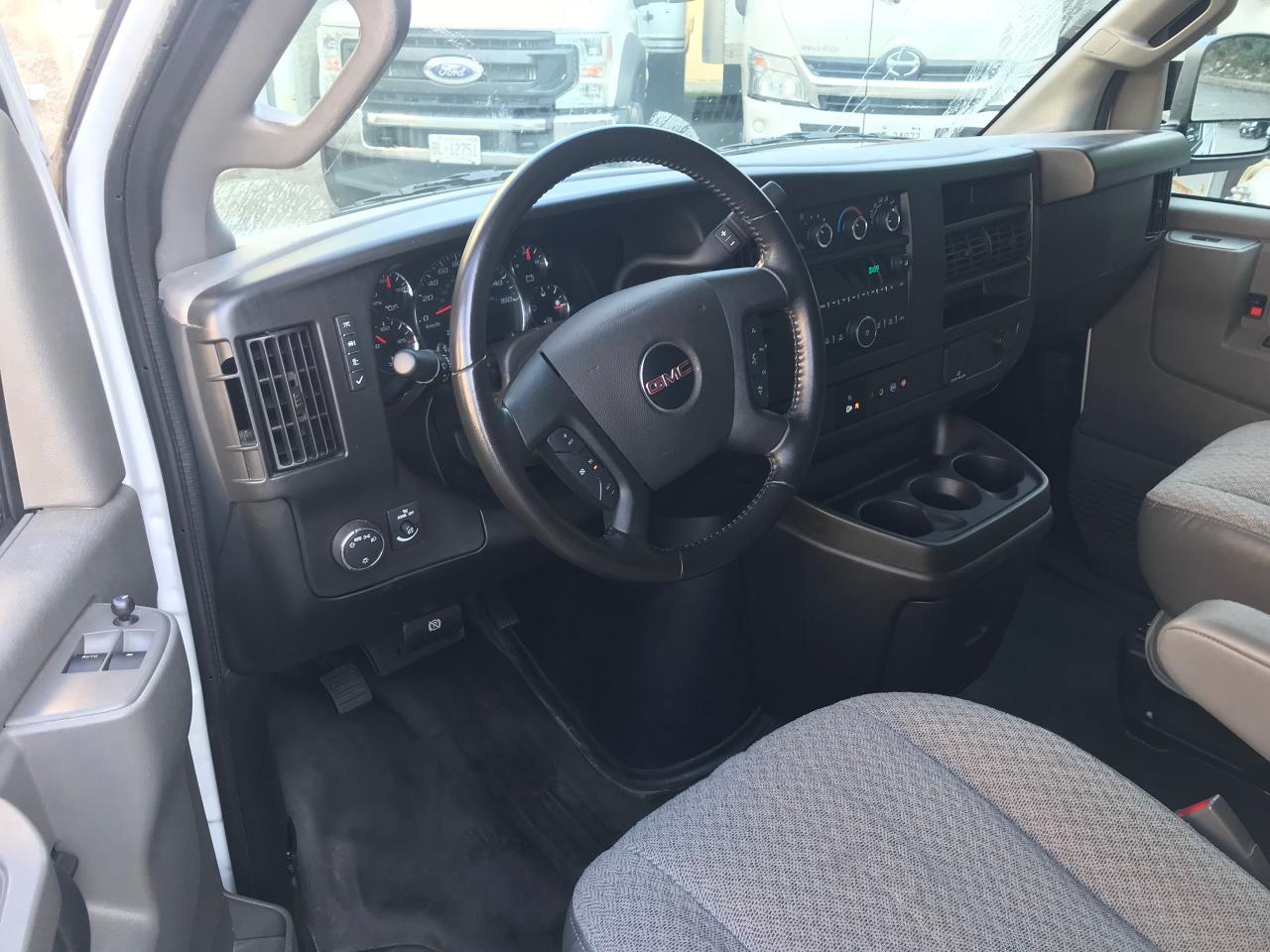 2024 Chevrolet Express Cargo Van RWD 2500 155" - Photo #8