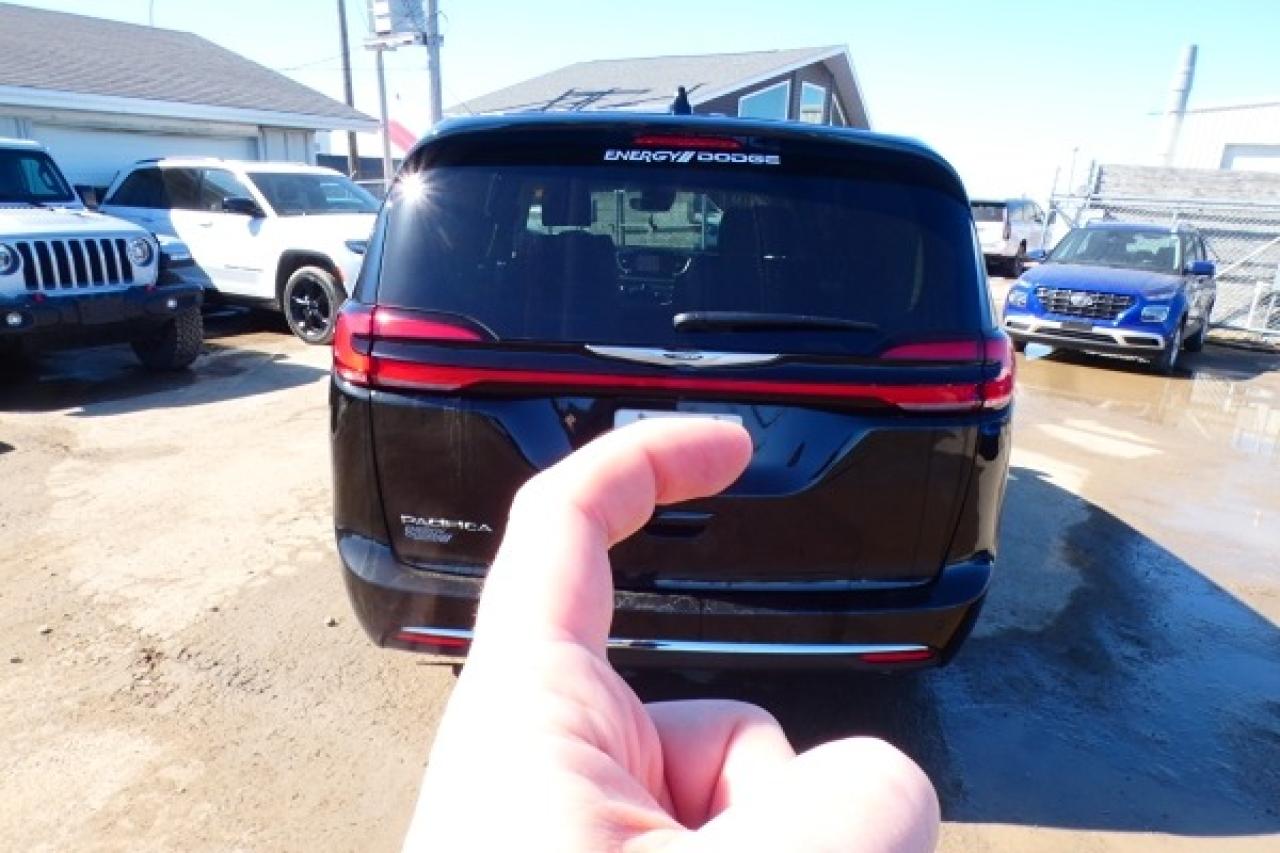 2023 Chrysler Pacifica Touring L FWD w/Htd Leather, BUC - Photo #7