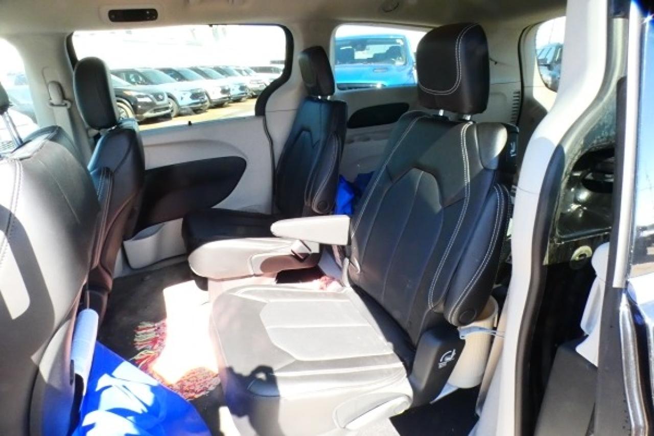 2023 Chrysler Pacifica Touring L FWD w/Htd Leather, BUC - Photo #10