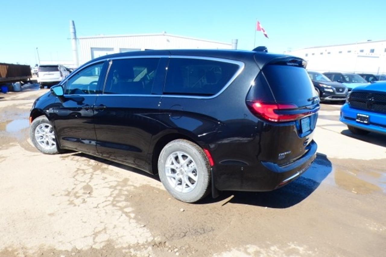 2023 Chrysler Pacifica Touring L FWD w/Htd Leather, BUC - Photo #8