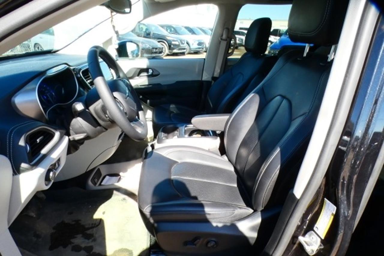 2023 Chrysler Pacifica Touring L FWD w/Htd Leather, BUC - Photo #11