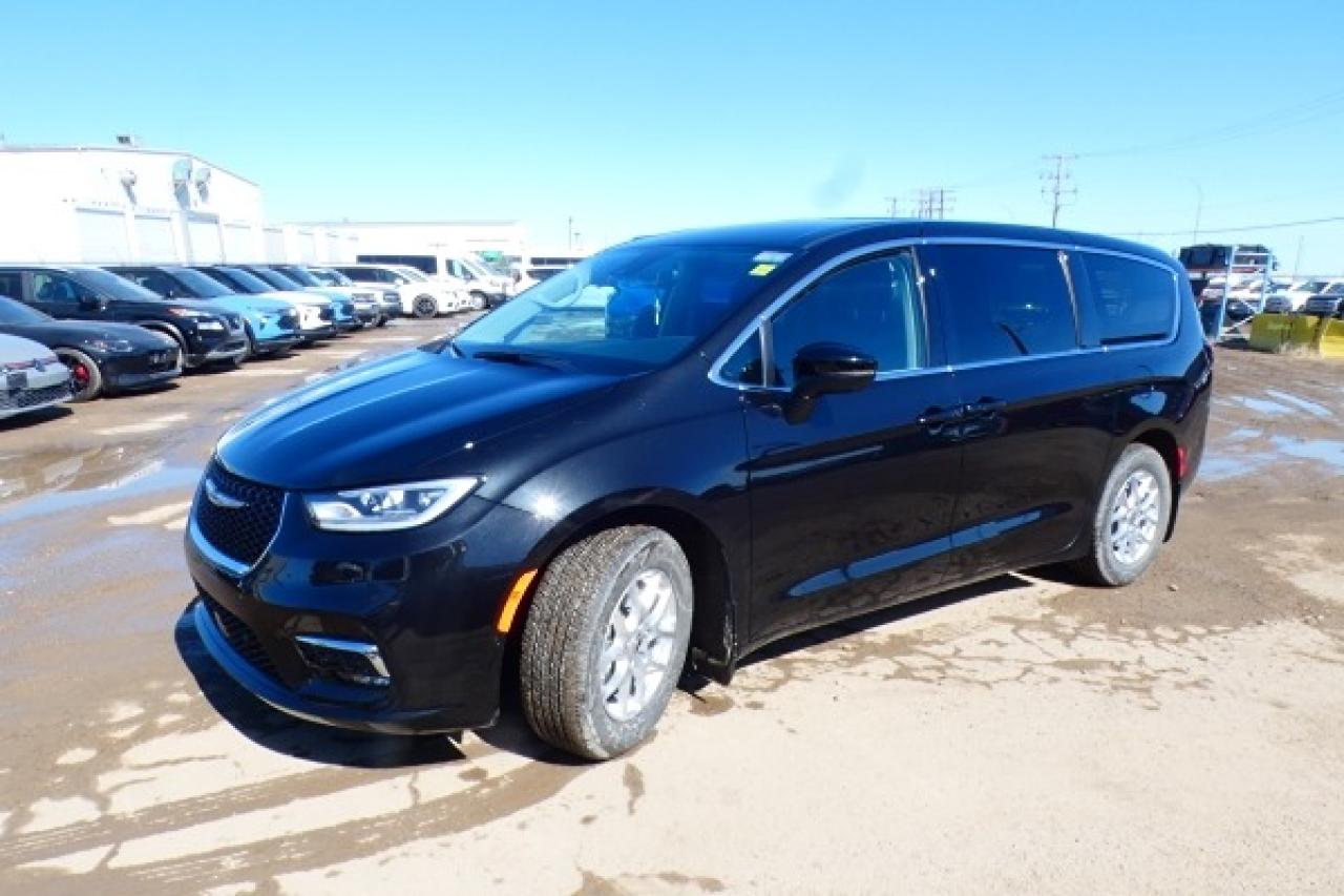 2023 Chrysler Pacifica Touring L FWD w/Htd Leather, BUC - Photo #2