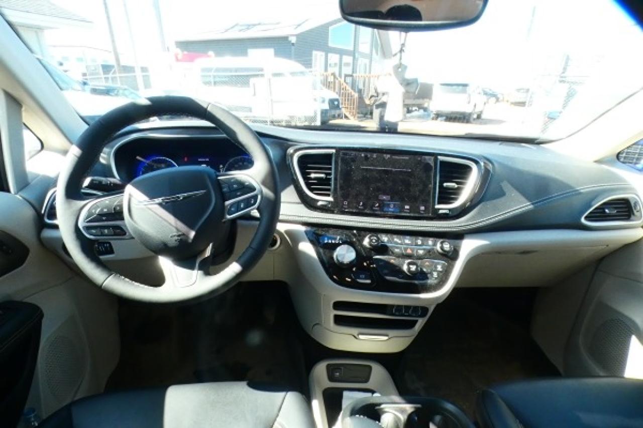 2023 Chrysler Pacifica Touring L FWD w/Htd Leather, BUC - Photo #12