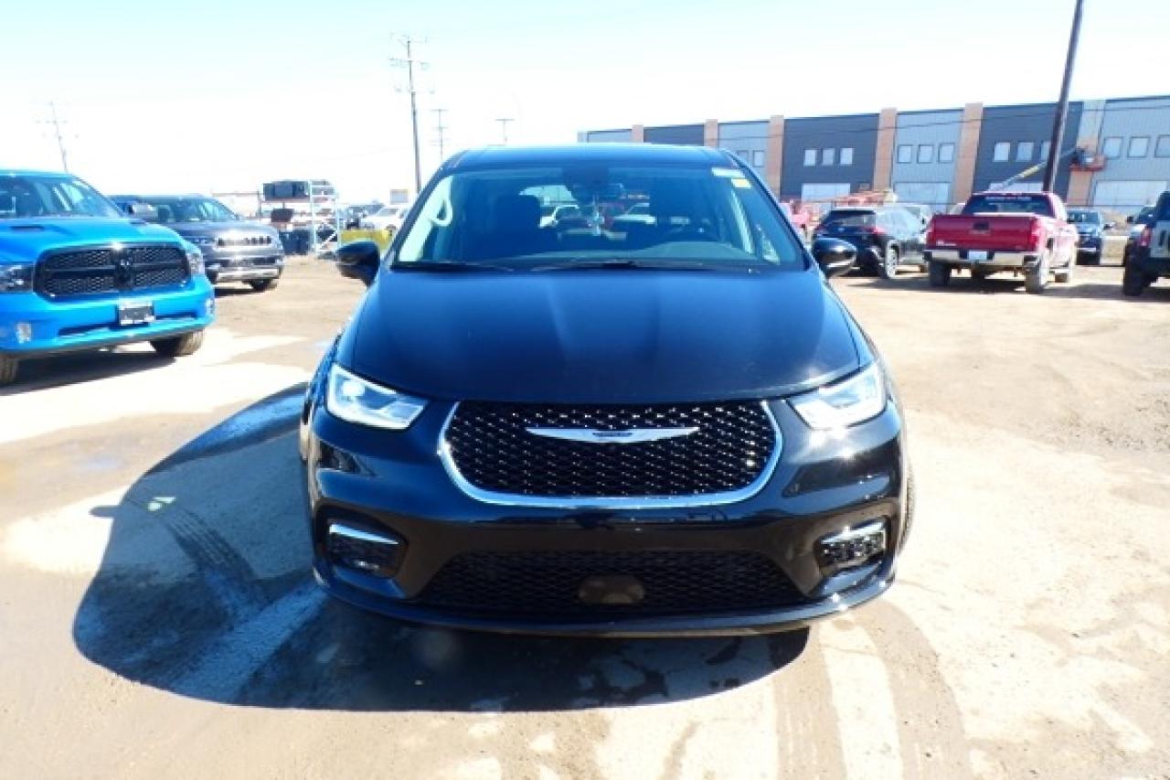 2023 Chrysler Pacifica Touring L FWD w/Htd Leather, BUC - Photo #3