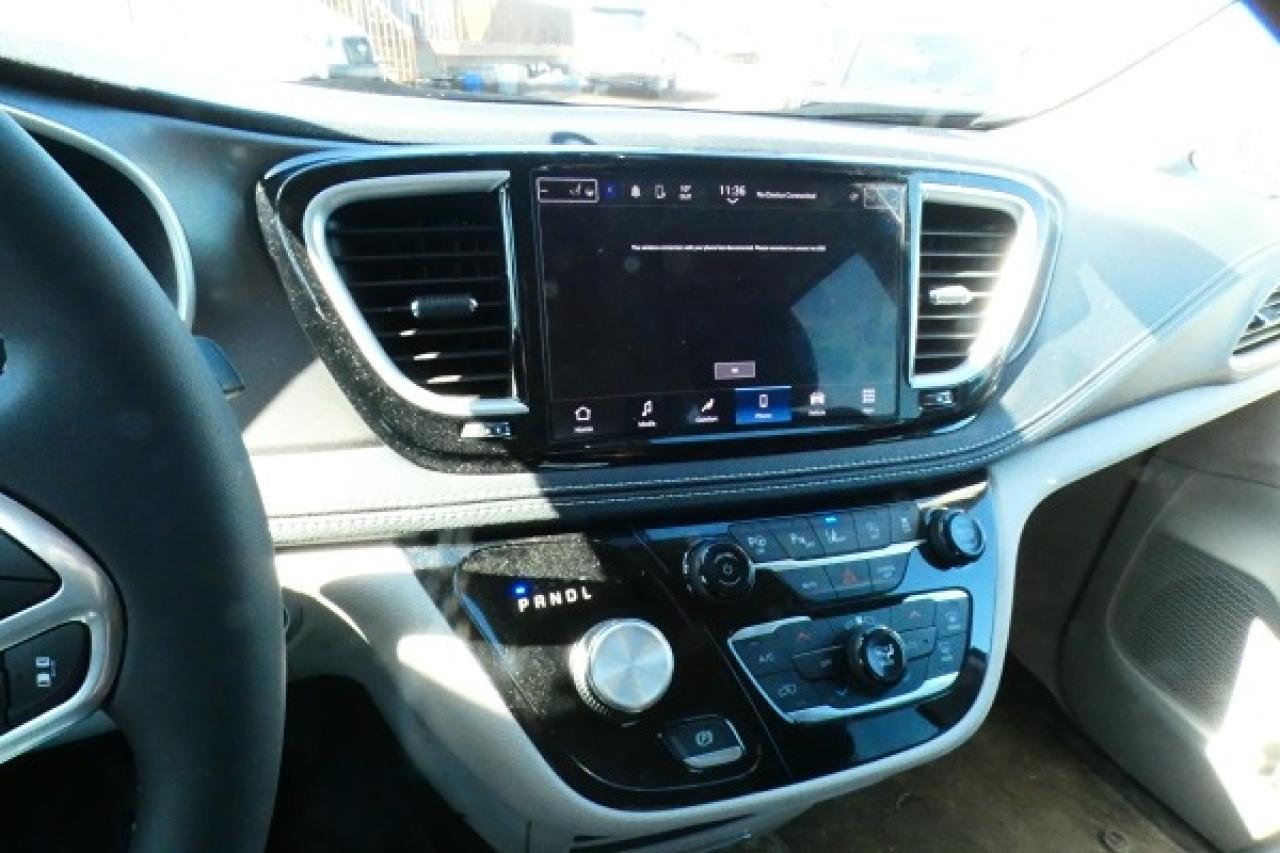 2023 Chrysler Pacifica Touring L FWD w/Htd Leather, BUC - Photo #15