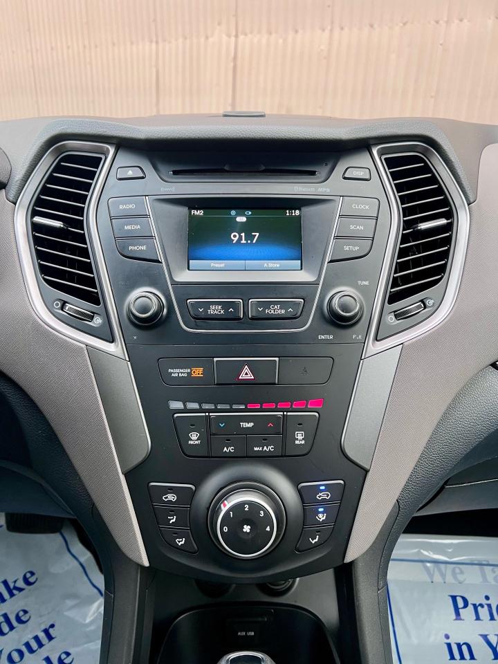 2015 Hyundai Santa Fe GL - Photo #15