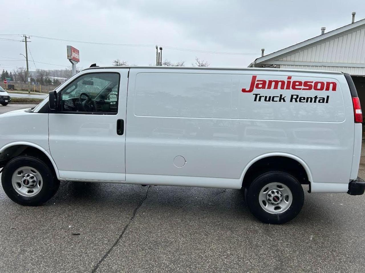 2024 GMC Savana Cargo Van RWD 2500 135" - Photo #4