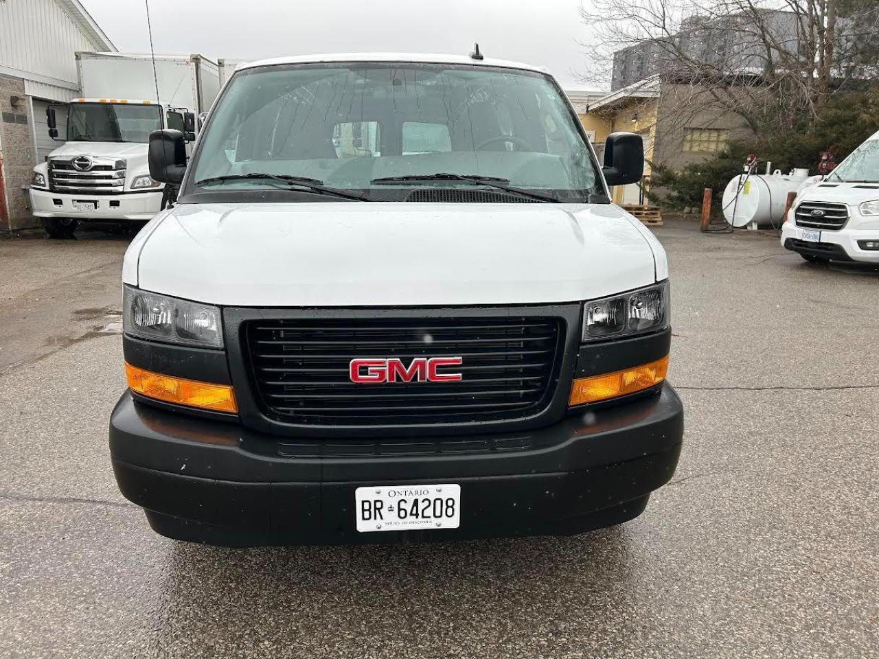 2024 GMC Savana Cargo Van RWD 2500 135" - Photo #5
