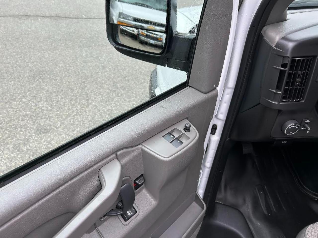 2024 GMC Savana Cargo Van RWD 2500 135" - Photo #8
