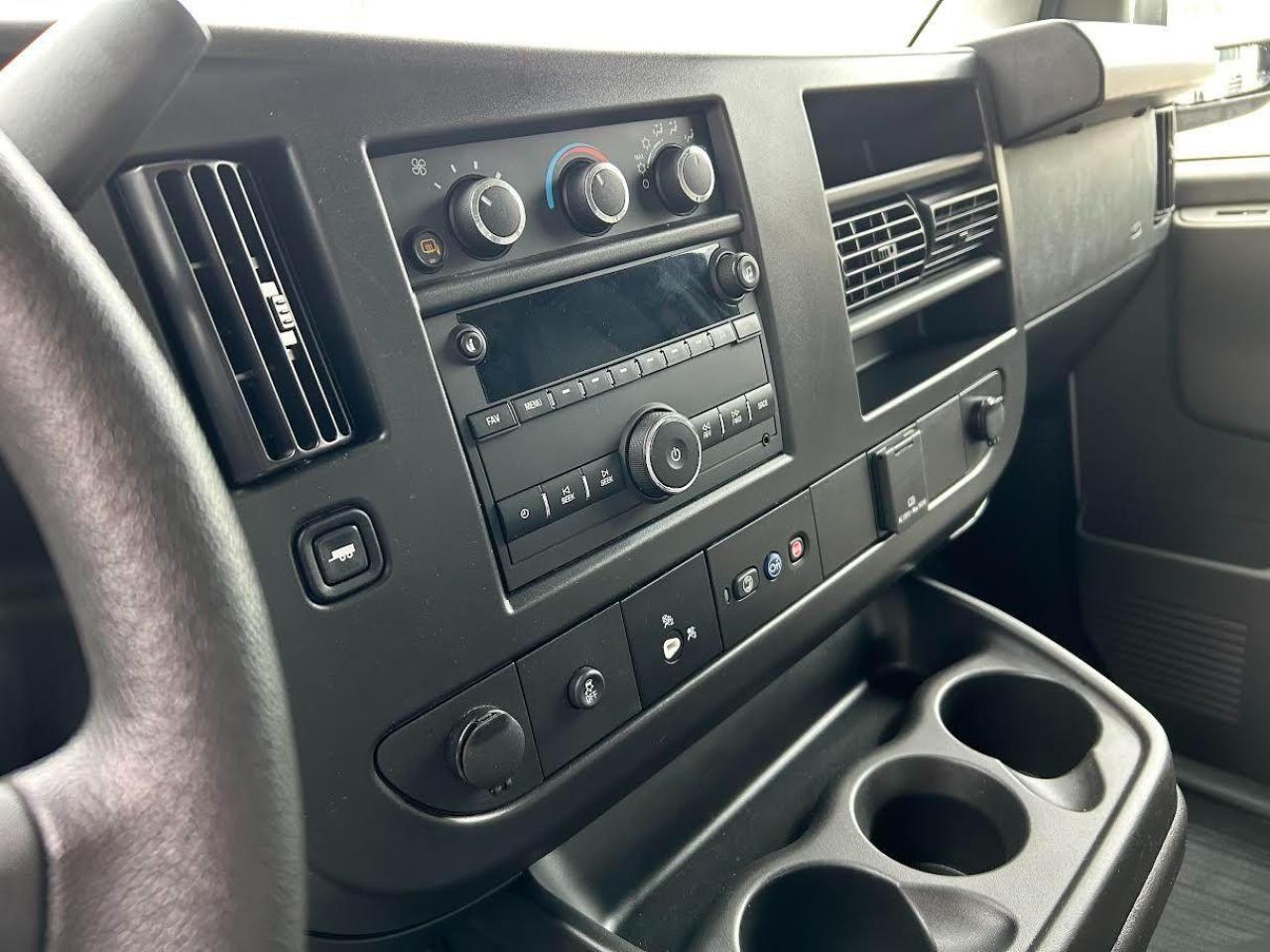 2024 GMC Savana Cargo Van RWD 2500 135" - Photo #9