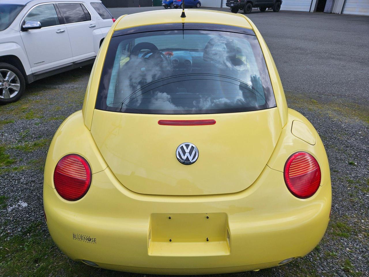 2000 Volkswagen New Beetle  - Photo #3