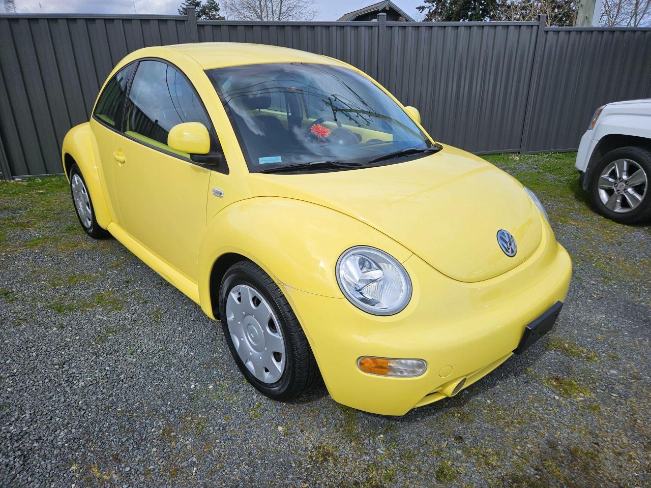 2000 Volkswagen New Beetle  - Photo #2