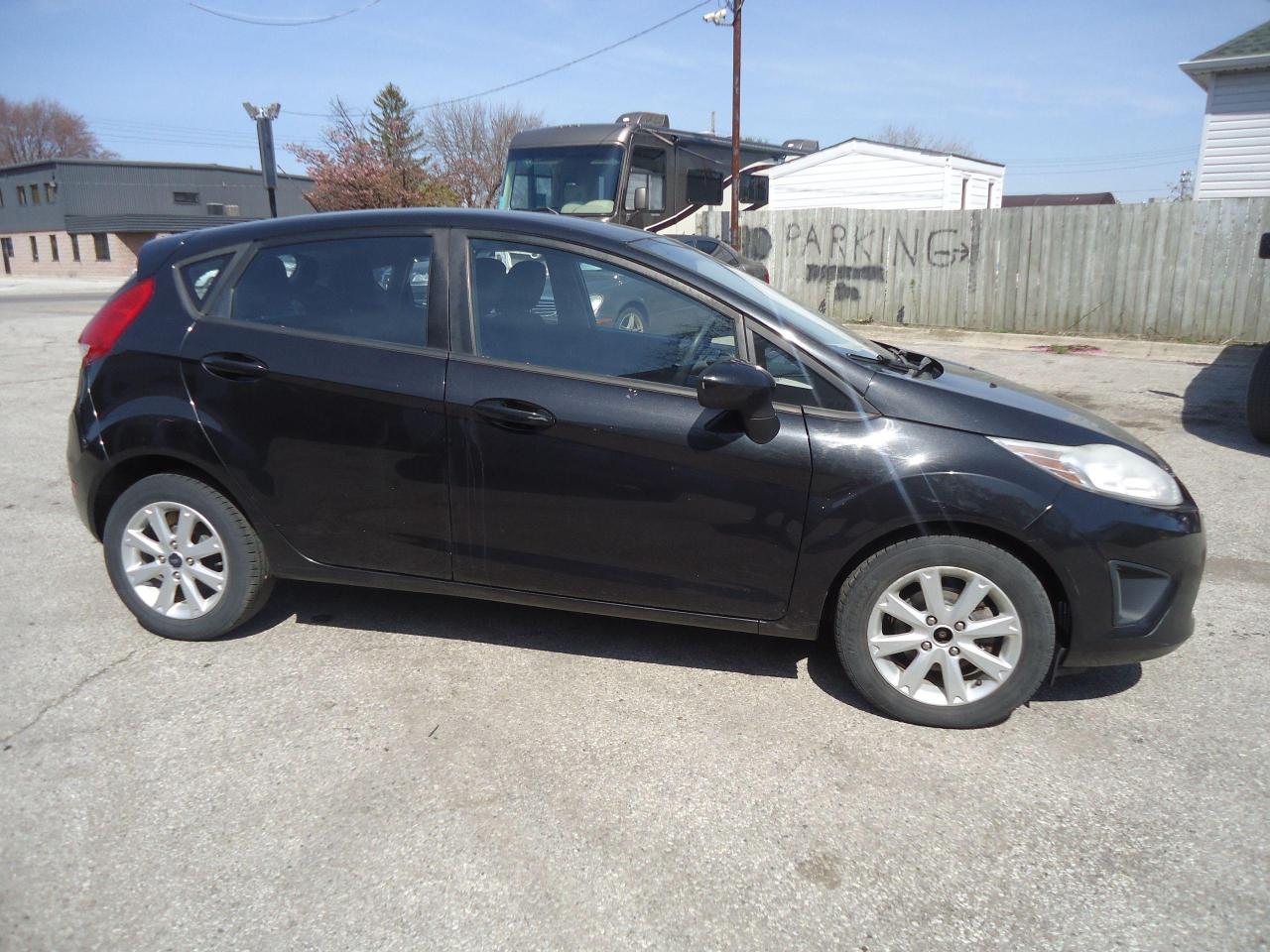2011 Ford Fiesta 5dr HB SE - Photo #2