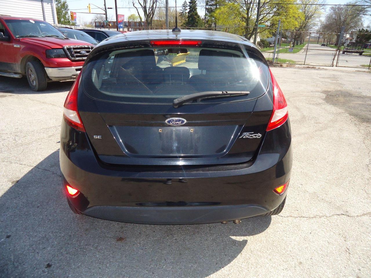 2011 Ford Fiesta 5dr HB SE - Photo #4