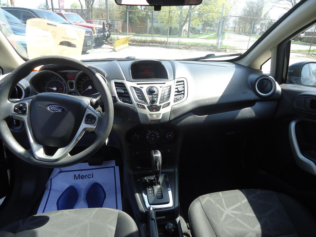 2011 Ford Fiesta 5dr HB SE - Photo #5