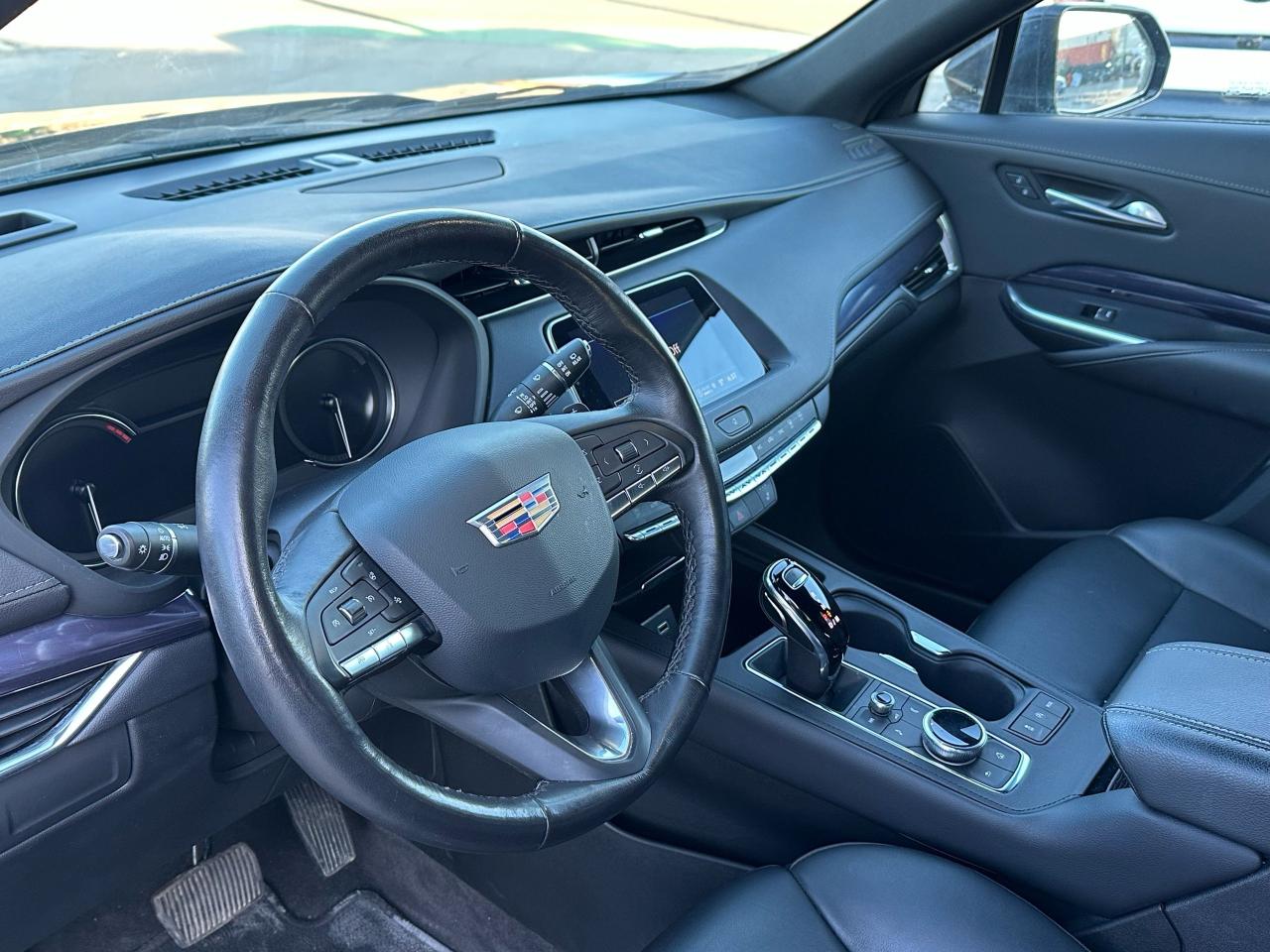 2023 Cadillac XT4 AWD Luxury - Photo #10