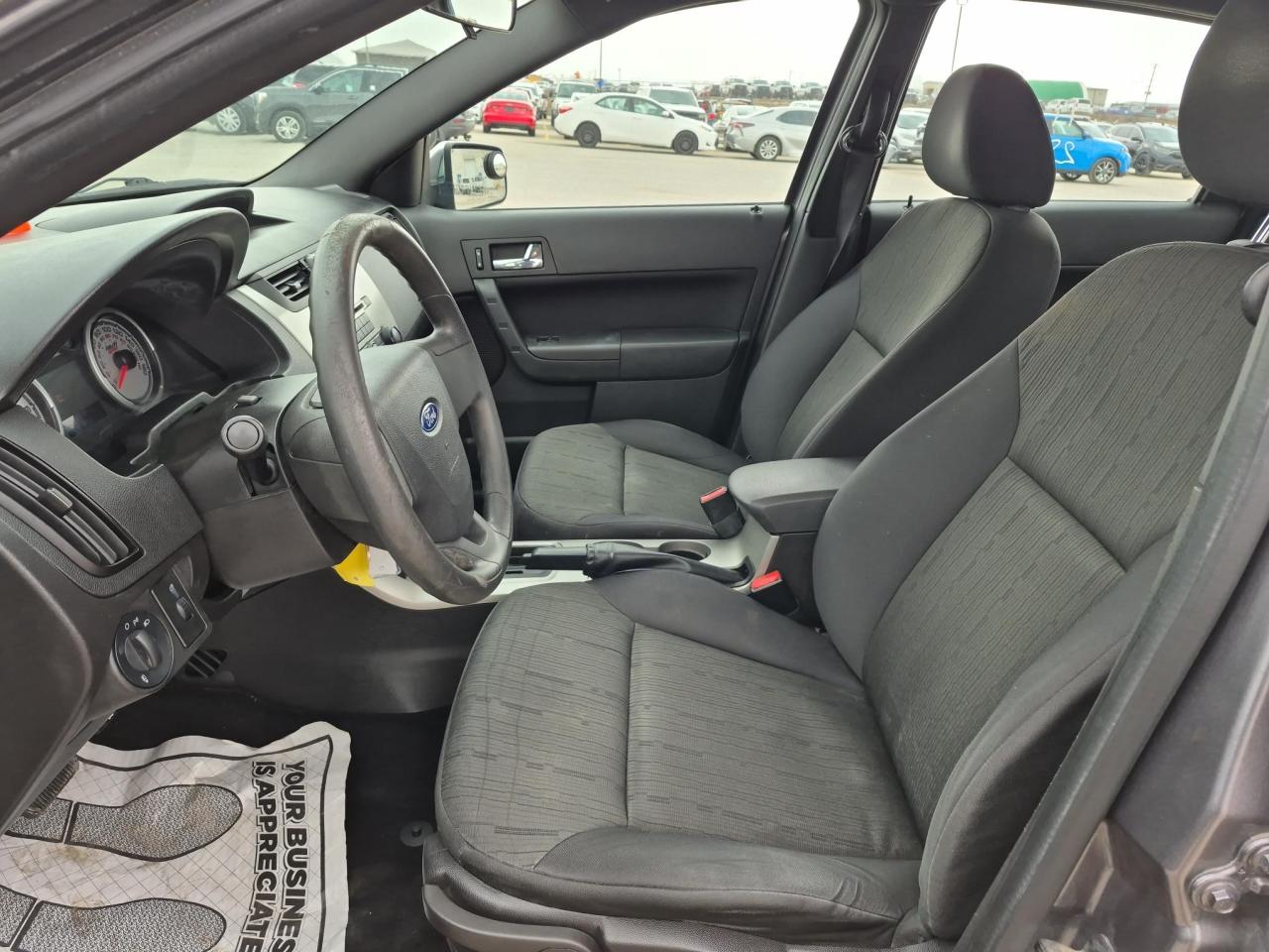 2011 Ford Focus SE - Photo #8
