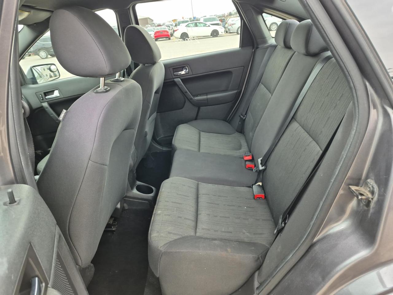 2011 Ford Focus SE - Photo #12