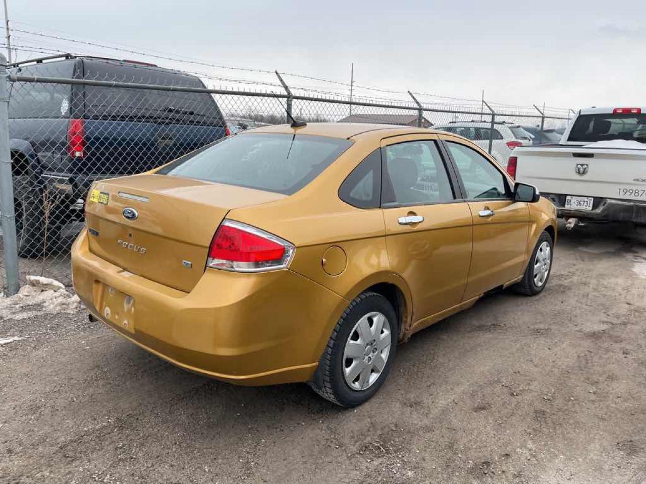 2009 Ford Focus SE - Photo #4