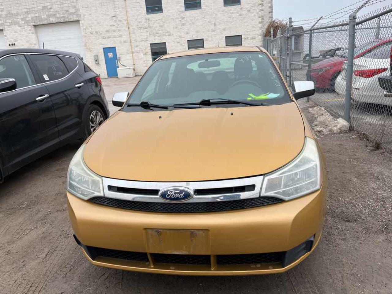 2009 Ford Focus SE - Photo #2