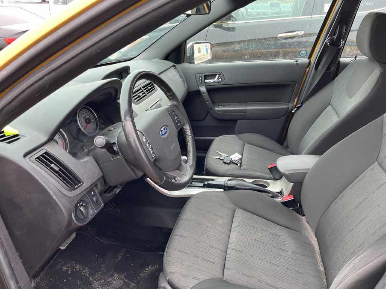 2009 Ford Focus SE - Photo #8