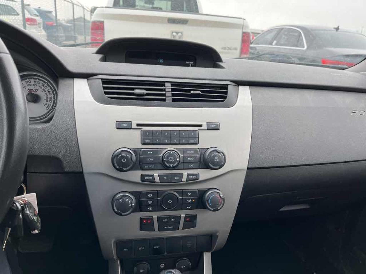 2009 Ford Focus SE - Photo #10
