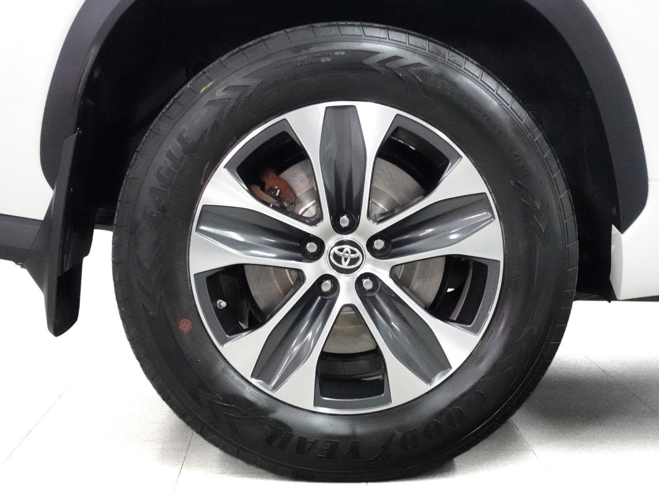 2020 Toyota Highlander XLE | AWD | 8 Pass | Sunroof | BSM | ACC | CarPlay