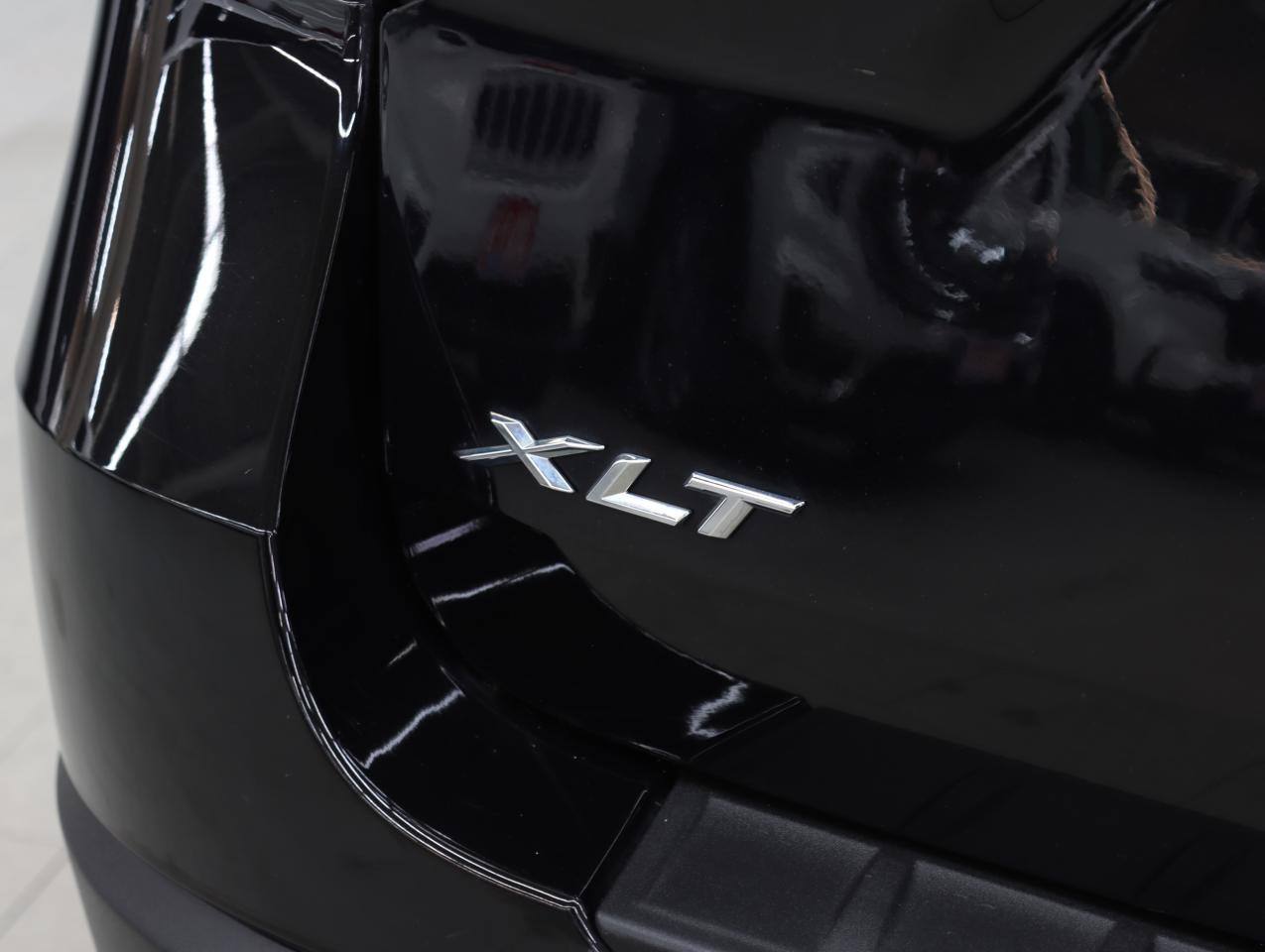 2023 Ford Explorer XLT | 4WD | Nav | Leather | Sunroof | CarPlay