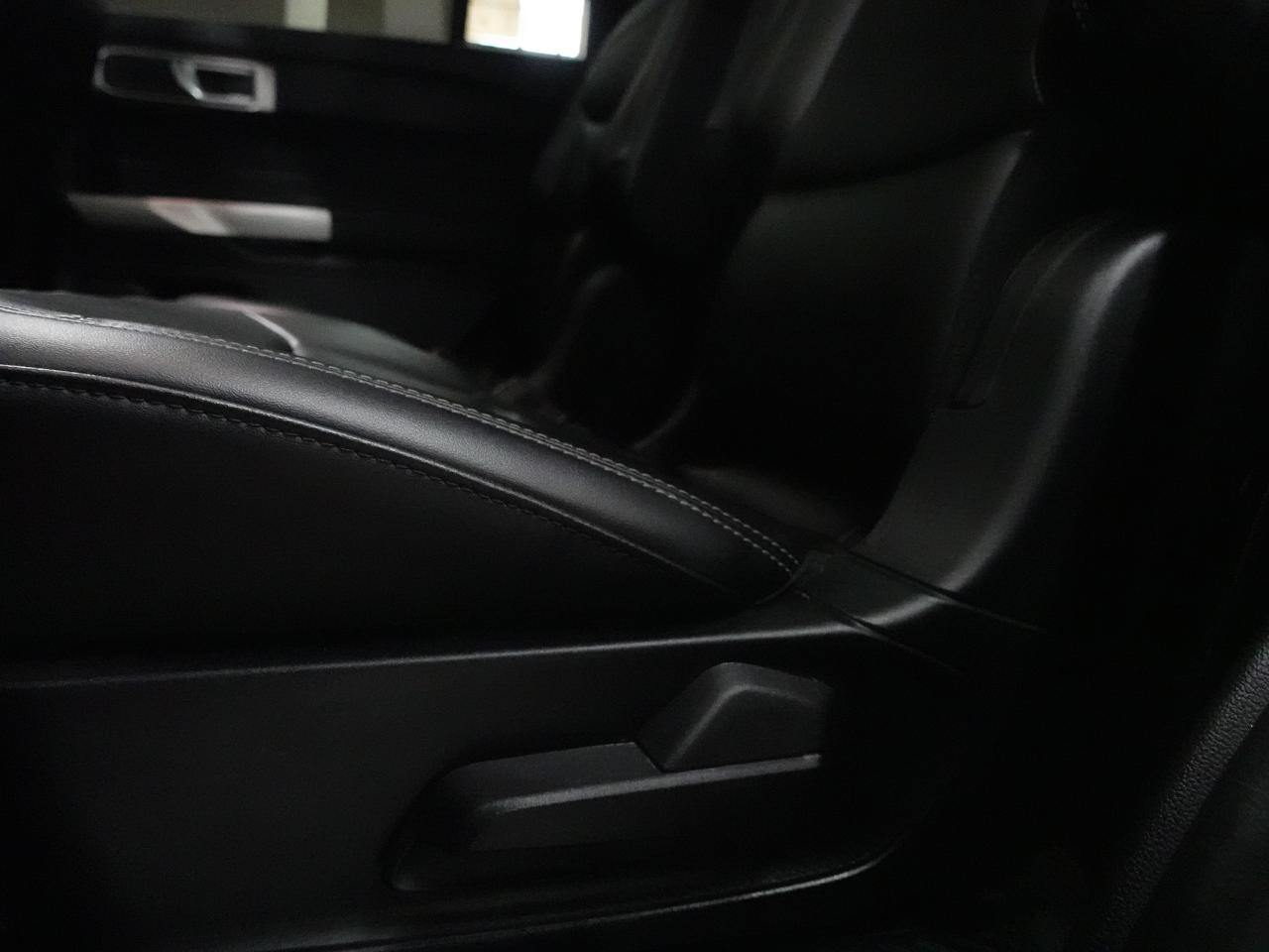 2023 Ford Explorer XLT | 4WD | Nav | Leather | Sunroof | CarPlay