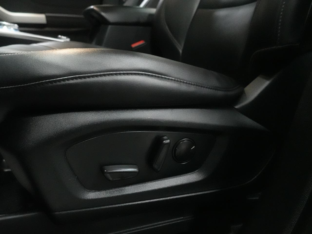 2023 Ford Explorer XLT | 4WD | Nav | Leather | Sunroof | CarPlay