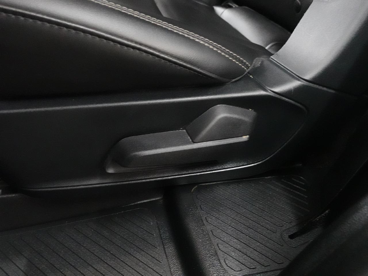 2023 Ford Explorer XLT | 4WD | Nav | Leather | Sunroof | CarPlay