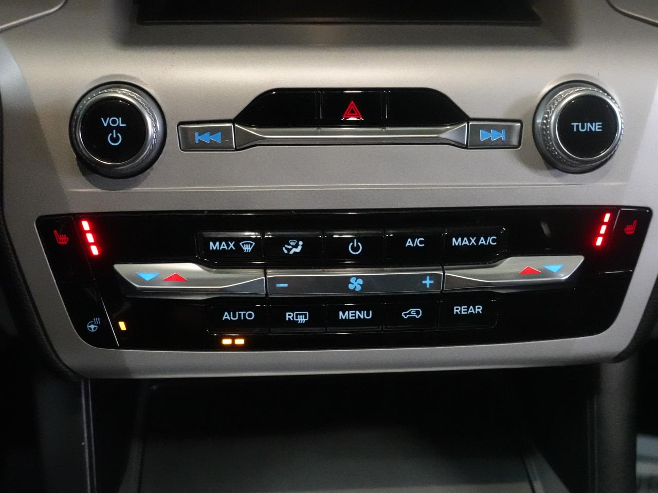2023 Ford Explorer XLT | 4WD | Nav | Leather | Sunroof | CarPlay