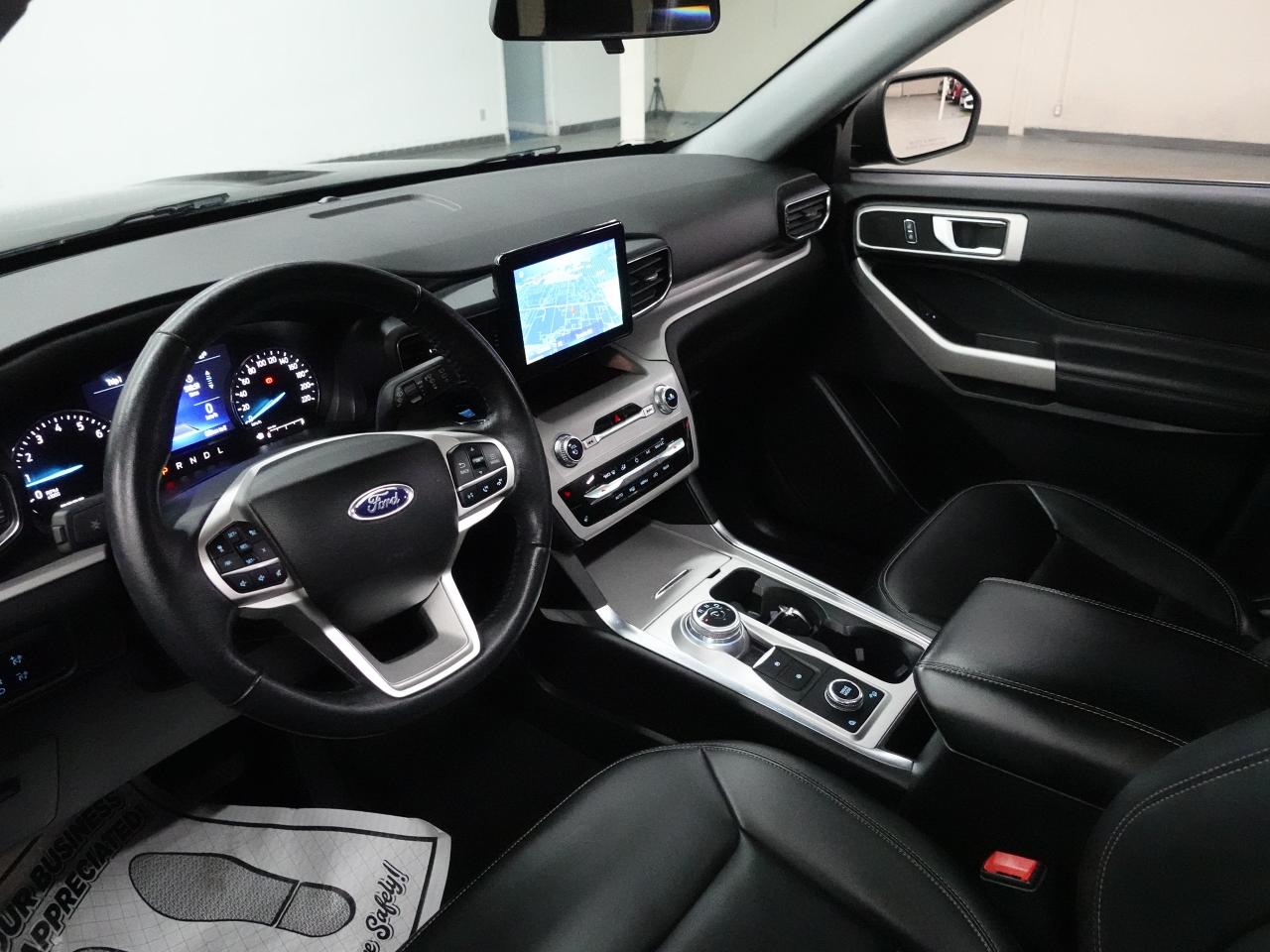 2023 Ford Explorer XLT | 4WD | Nav | Leather | Sunroof | CarPlay