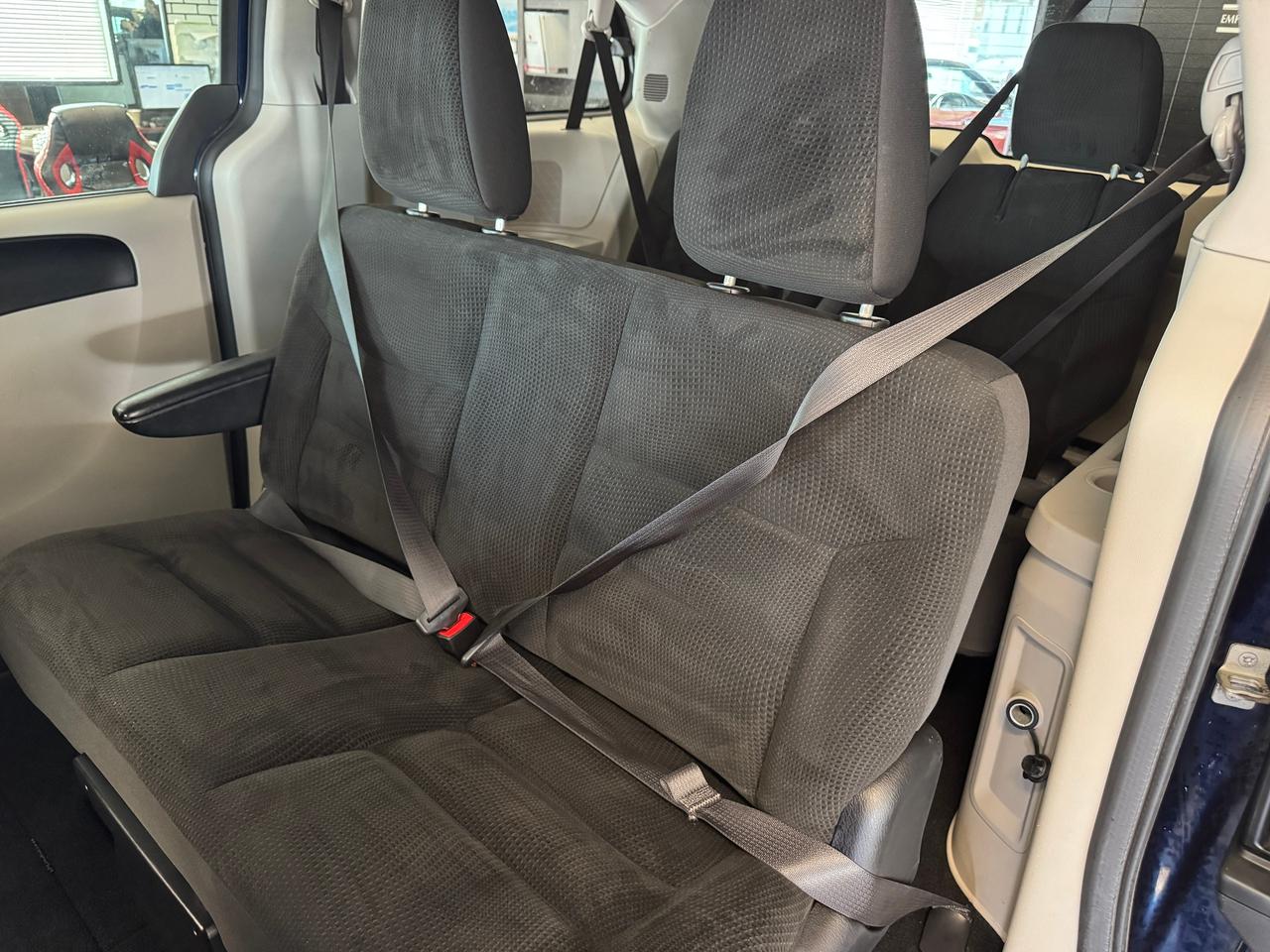 2017 Dodge Grand Caravan Canada Value PKG+A/C+CLEAN CARFAX+ACCIDENT FREE Photo
