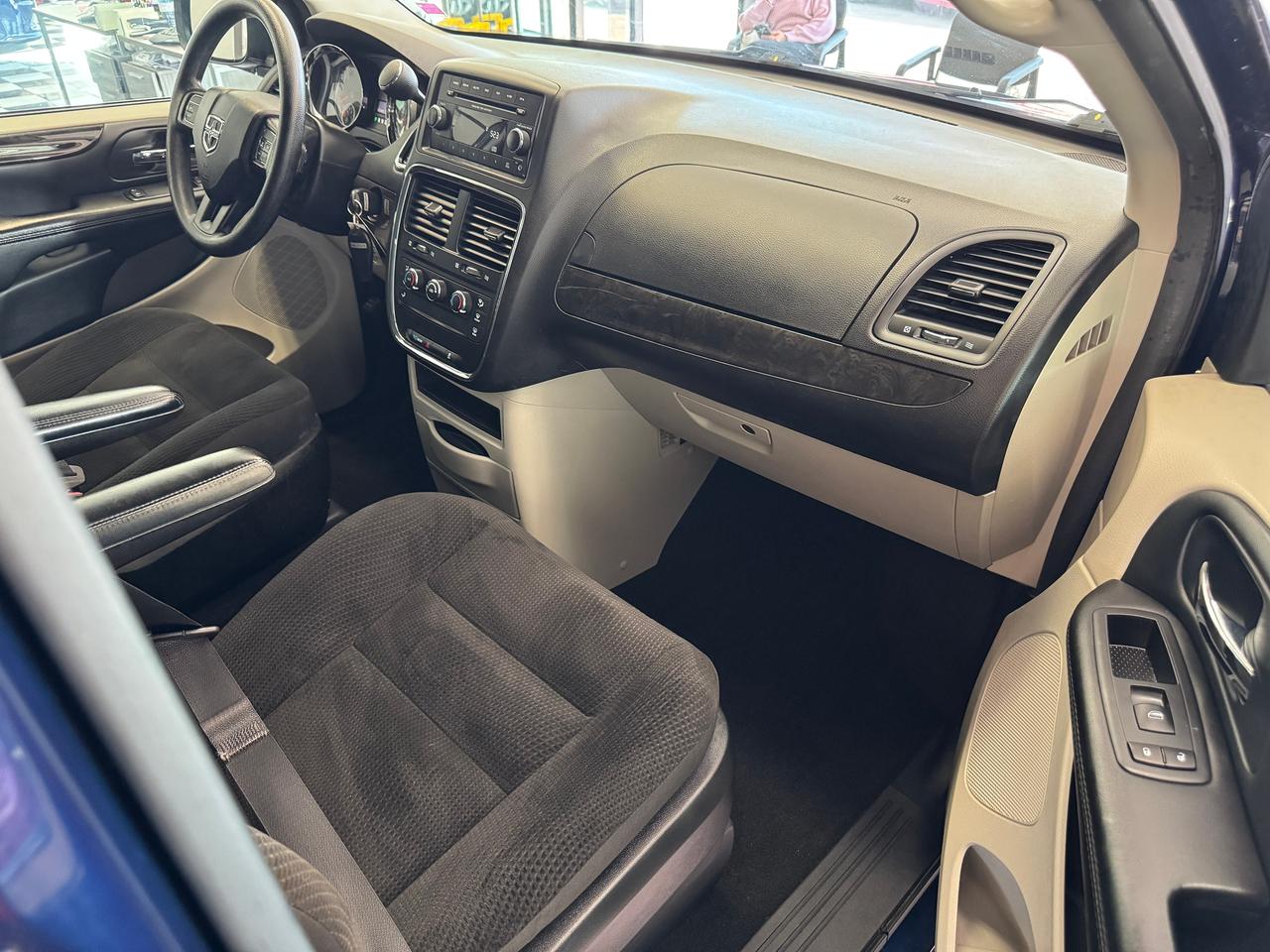 2017 Dodge Grand Caravan Canada Value PKG+A/C+CLEAN CARFAX+ACCIDENT FREE Photo