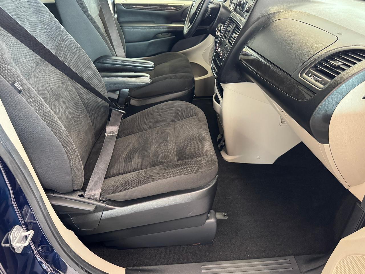 2017 Dodge Grand Caravan Canada Value PKG+A/C+CLEAN CARFAX+ACCIDENT FREE Photo
