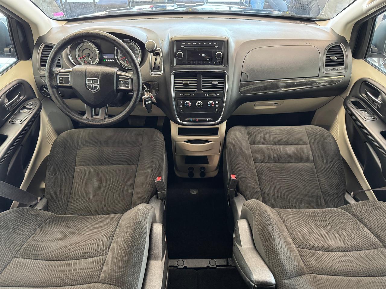 2017 Dodge Grand Caravan Canada Value PKG+A/C+CLEAN CARFAX+ACCIDENT FREE Photo