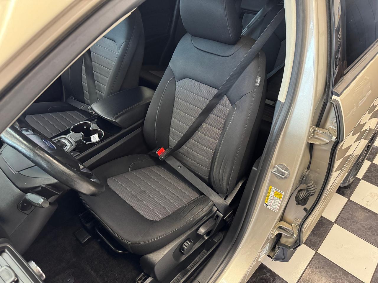 2018 Ford Edge SE AWD+New Tires+Rims+Alloys+Camera+CLEAN CARFAX Photo
